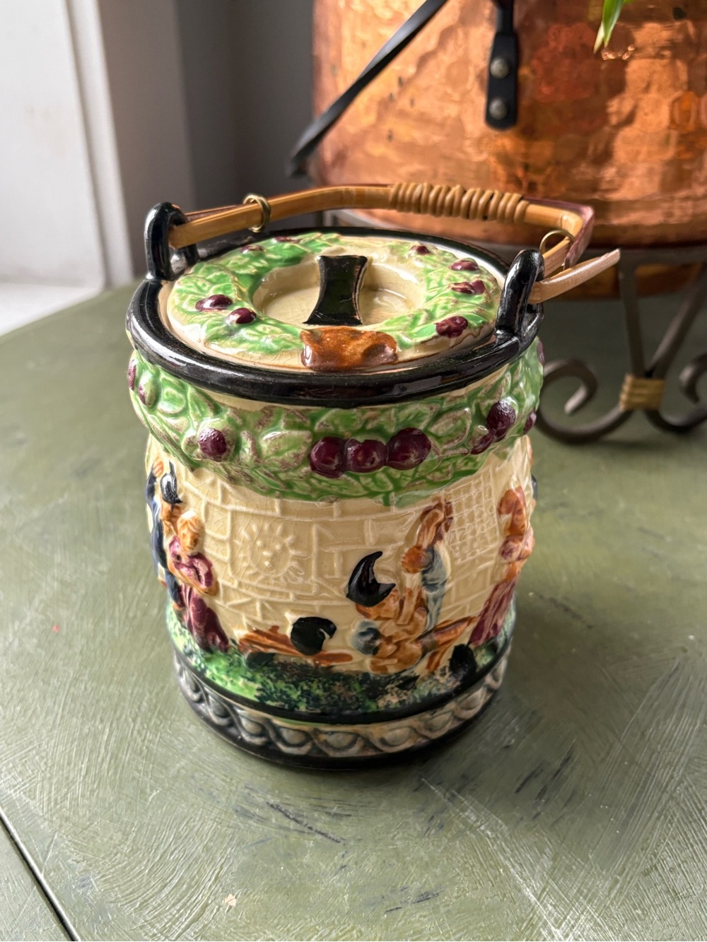 🧡 2/$15 🧡 Decorative Ceramic Biscuit Jar in Cream and Green